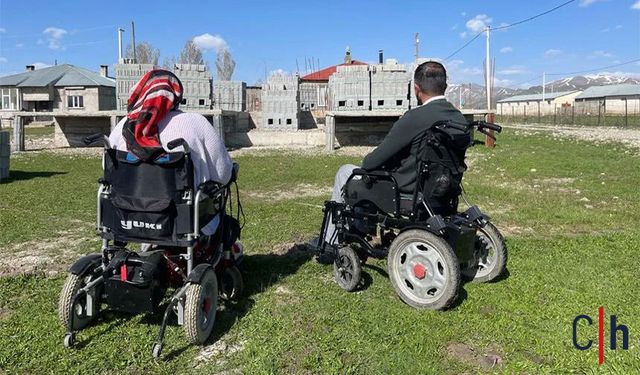 Hakkarili Engelli Çift, Tamamlayamadıkları Evlerinin İnşası İçin Yardım Talep Ediyor