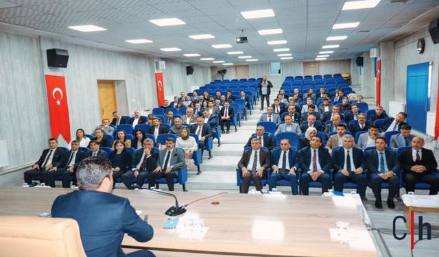 Hakkari'de Eğitim Camiası Toplantısı Düzenlendi: İş Birliği ve Gelişim İçin Değerlendirmeler Yapıldı