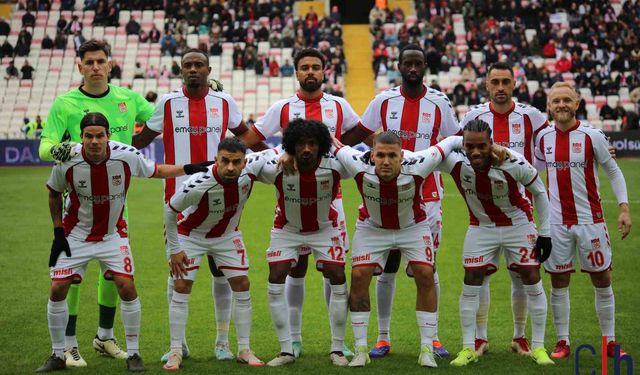 Sivasspor ve Hatayspor, İlk Yarıda 1-1 Berabere Kaldı