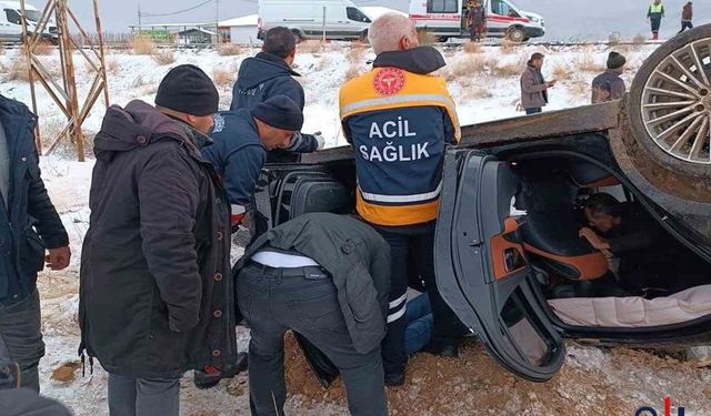 Kontrolden Çıkan Mercedes Takla Attı, 1 Kişi Yaralandı