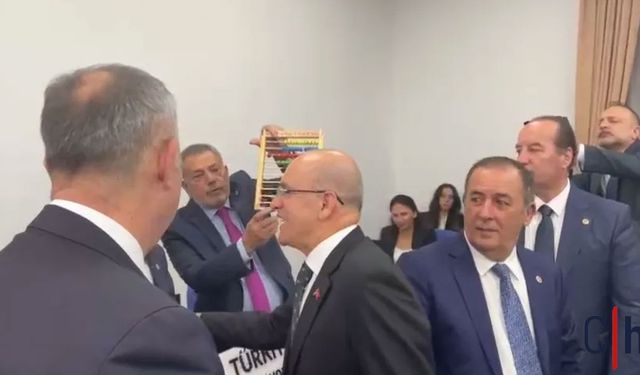 CHP’li Ocaklı, Bakan Şimşek’i Abaküsle Karşıladı: “TÜİK Hesap Yapmayı Bilmiyor”