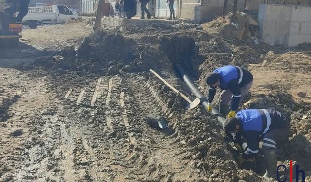 Hakkari Belediyesi Kanalizasyon Arızalarıyla Mücadelede Çalışmalarını Sürdürüyor