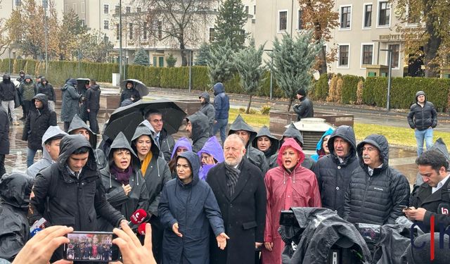 Koçyiğit, İçişleri Bakanlığı Önünde Hukuksuzluğu Kınadı