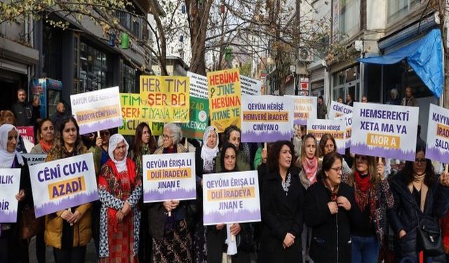 Dersim'de Kadınlar Kayyımlara Karşı Yürüdü: "Boyun Eğmeyeceğiz"