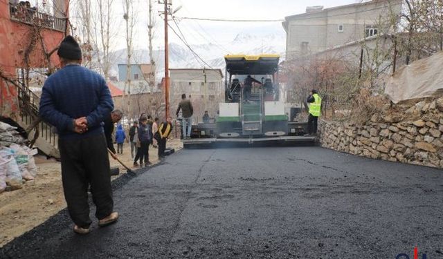 Hakkari Belediyesi, Asfalt Çalışmalarıyla Yaşam Kalitesini Artırıyor