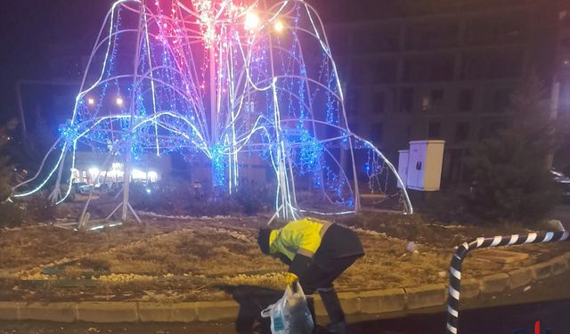 Belediye Ekiplerinden Dondurucu Soğuk Havada Çevre Temizliği