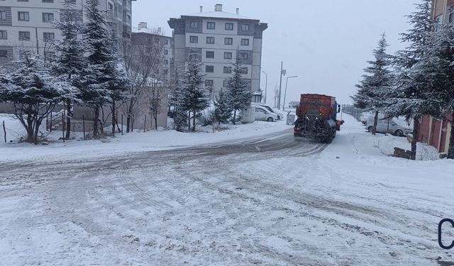 Hakkari’de Sis Etkili Olmaya Devam Ediyor: Sürücülere Uyarı