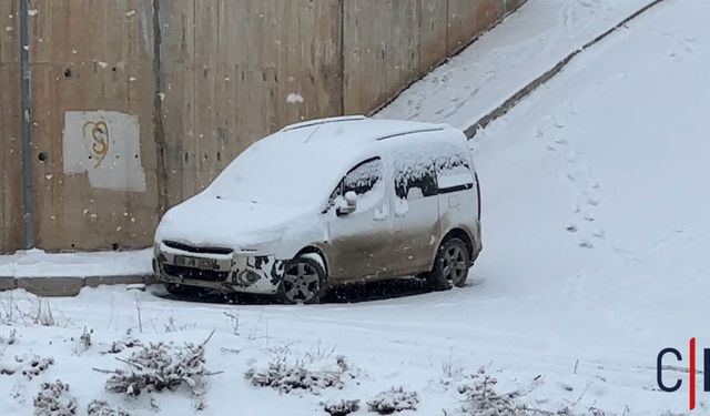 Hakkari'de Kar Yağışı Başladı, Sürücüler Zor Anlar Yaşadı