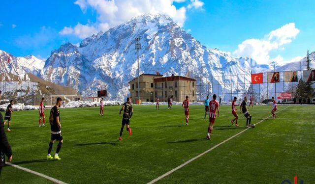 Hakeme Saldırı Hakkâri Amatör Futbolunu Durdurdu