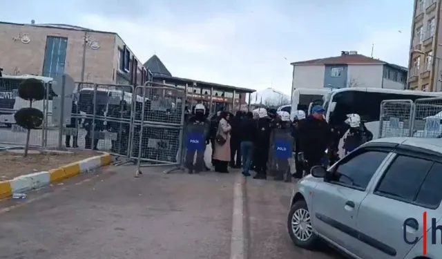 Kayyum Ataması Protestolarında Polis Müdahalesi: 127 Kişi Gözaltına Alındı