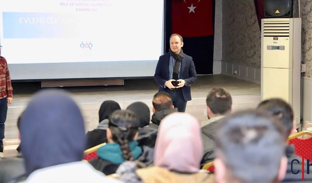 "Evlenecek Gençlerin Desteklenmesi Projesi" Kapsamında Eğitim Konferansı Düzenlendi
