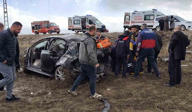 Hakkari'de Feci Trafik Kazası: 1 kişi Hayatını Kaybetti, 3 kişi Ağır yaralı