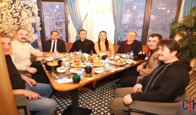 Kaymakam Akpınar, Protokol ve Muhtarlarla İftarda Bir Araya Geldi