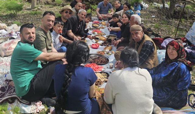 Hakkari'de 1995 Yılında Boşaltılan Kavaklı (Şıvişk) Köyüne İlk Ziyaret!