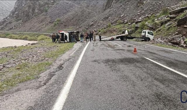 Hakkari'de Kaza: Takla Atan Araçta Bir Kişi Yaralandı