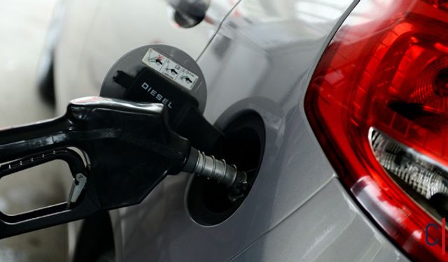 Petrol Fiyatlarında Düşüş Devam Ediyor: Benzine Yine İndirim!