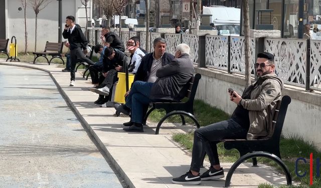 Hakkari'ye Bahar Geldi, Parklar Çocuk Cıvıltısıyla Şenlendi!