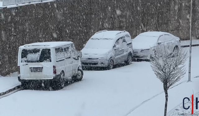 Hakkari’de Nisan Sürprizi: Bahar Beklenirken Kış Geri Döndü