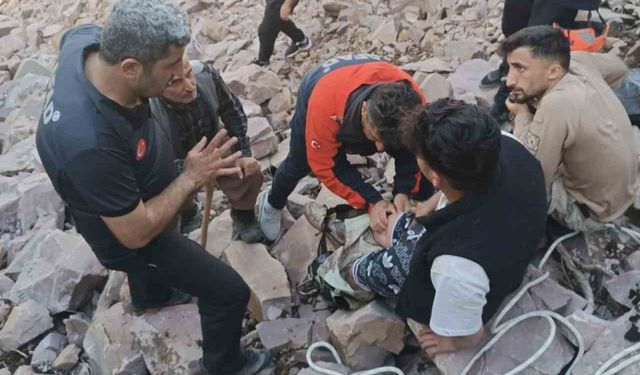 Hakkari’de Pancar Toplarken Uçurumda Mahsur Kaldı, AFAD Yardımına Koştu