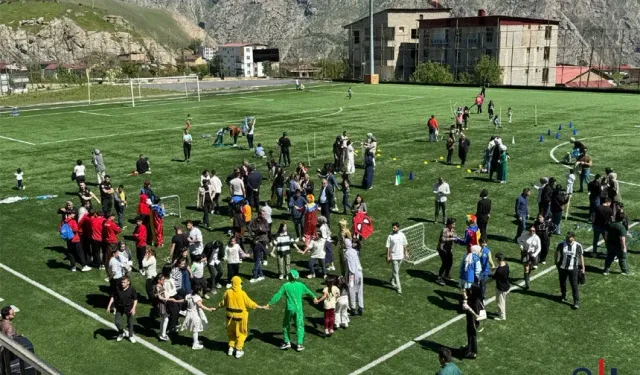 Hakkari’de Özel Eğitim Şenliği Renkli Görüntülere Sahne Oldu