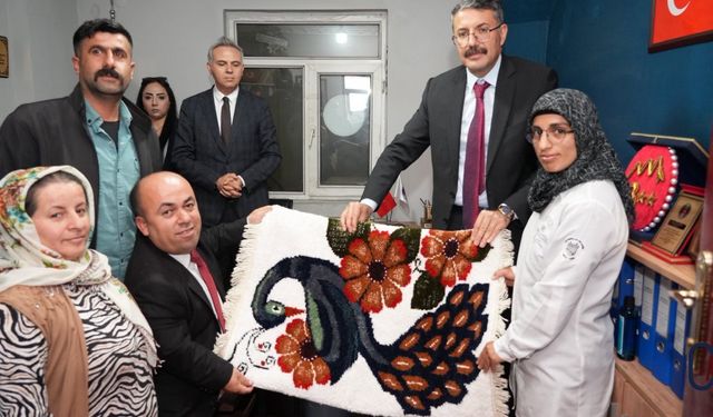 Vali Ali Çelik, Yüksekova Engelli Bireyler Derneği’ni Ziyaret Etti