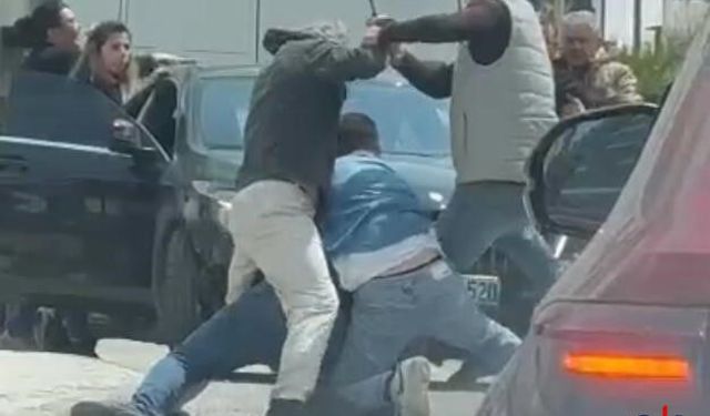 Trafikte Korku Dolu Anlar: Sürücü Elindeki Satırla Saldırdı