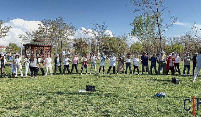 Toplumun Büyüklerine Çağrı: “Yürüyün, Örnek Olun”