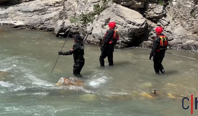 Hakkari’de Acı Bekleyiş: Kayıp Genç İçin Arama Kurtarma Sürüyor
