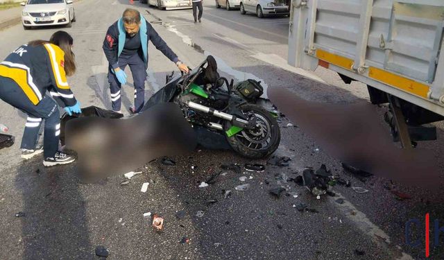 Motosiklet Kamyonla Çarpıştı, Sürücü Hayatını Kaybetti
