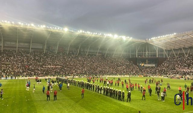 ElazığSpor Van Spor Maçında Olay! Hakem Kararıyla Tatil Edildi