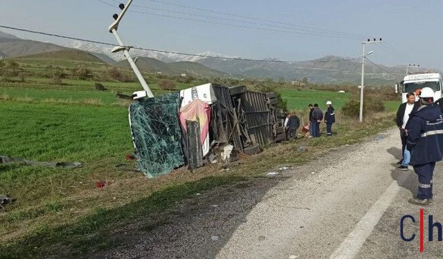 Yolcu Otobüsü Devrildi: 28 Kişi Hastaneye Kaldırıldı
