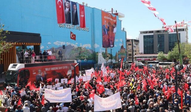 Özgür Özel, Van’da Kayyım Atamalarına Karşı Çıktı: "Kürt'ün İradesine Düşman İrade"
