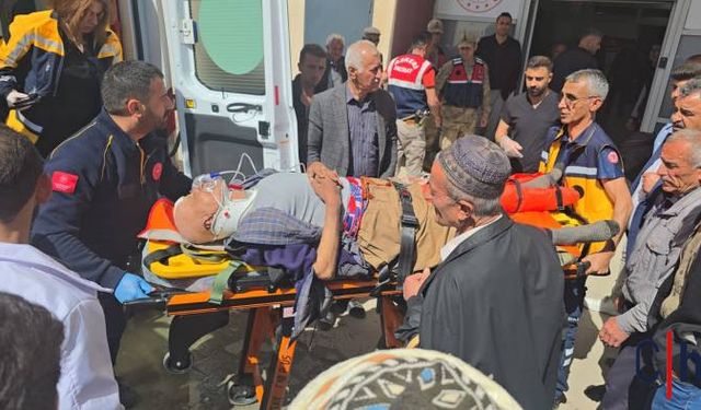 Hakkari'de Sarp Kayalıklarda Mahsur Kalan Yaşlı Adam, Ekiplerin Çabasıyla Kurtarıldı