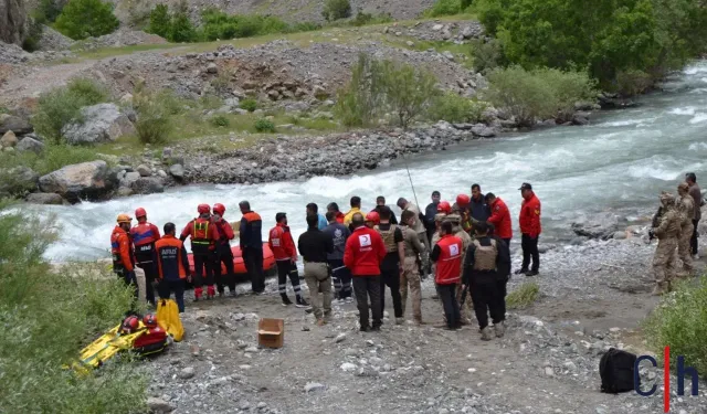 Hakkari’deki Kayıp Genç İçin Arama Çalışmalarında Zorlu Koşullar ve Kızılay Desteği