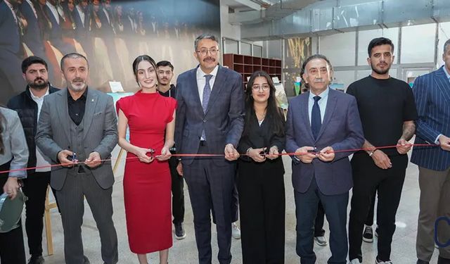Hakkari’de Üniversiteli Gençlerden Köy Okullarına Destek İçin Sanat Sergisi