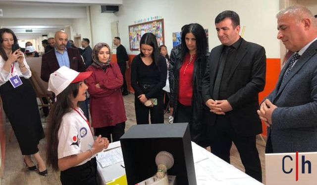 Hakkari’de 15 Proje TÜBİTAK 4006 Fuarı’nda Sergilendi