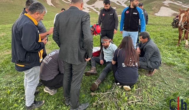 Hakkari’de Bayılan Genç İçin Yaylada Kurtarma Operasyonu