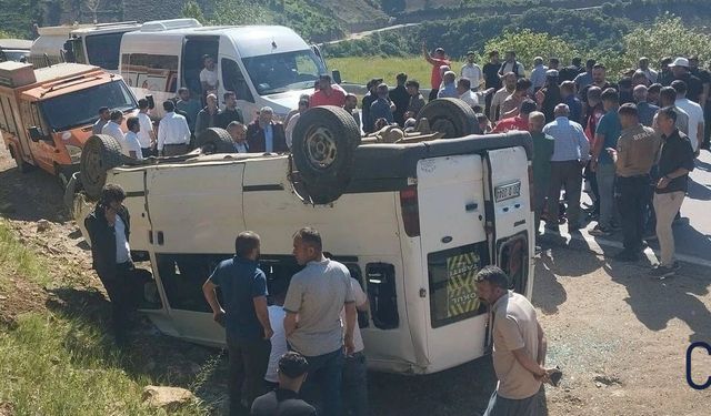 Hakkari’de Öğrenci Servisi Kaza Yaptı: 10 Yaralı