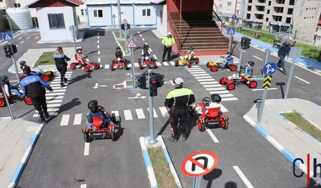 Hakkari’de Minikler Güvenli Trafik İçin Pedal Çevirdi