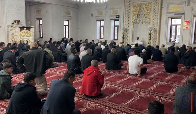 Hakkari'de Kurban Bayramı Namazında Camiler Doldu Taştı