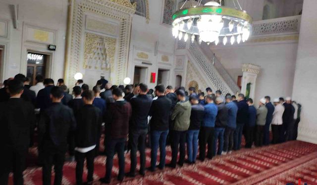 Dua ve Dayanışma Sabahı: Gençler Filistin İçin Saf Tuttu