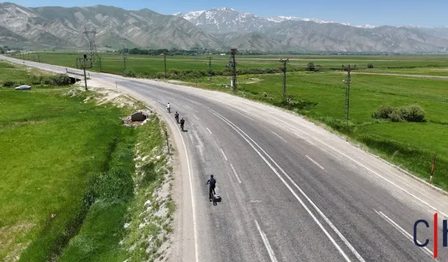 Hakkari'de Bahar Coşkusu, Bisiklet Severler Doğayla Buluşuyor