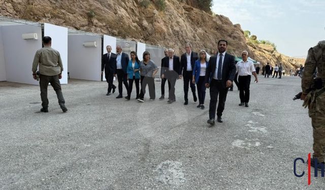 Heyetler: Silah bırakma töreni alanında