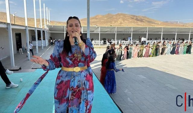 Hakkari'de 27 Yıldır Sahne Alan Hozan Menice’den Sanat ve Aile Hikayesi