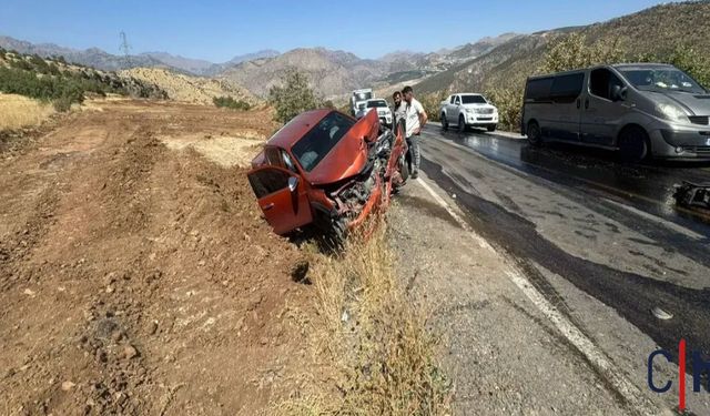 Çukurca-Üzümlü Yolu Üzerinde Trafik Kazası: 2 Yaralı