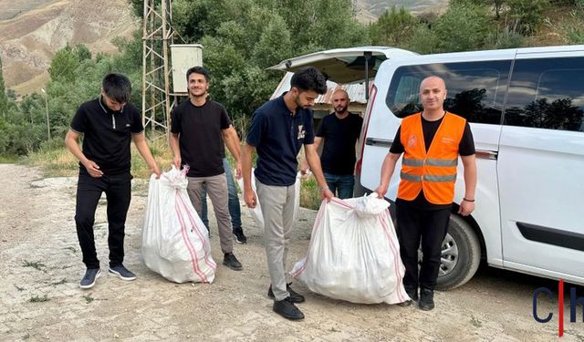 Hakkari'de 100 Köy Çocuğuna Spor Ayakkabı Desteği
