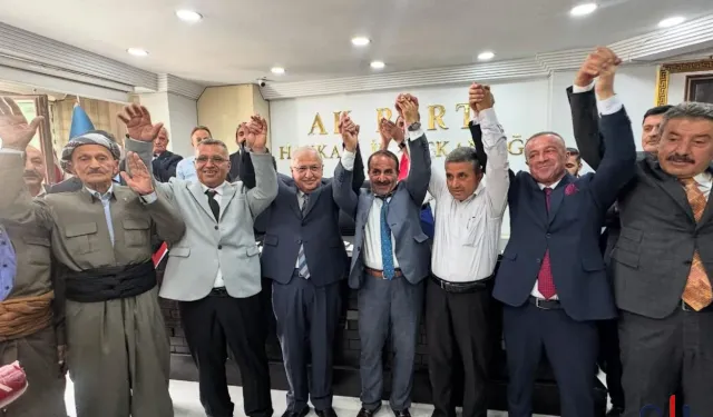 Bakan Güler, Hakkari’de AK Parti’ye Katılanlara Rozetlerini Verdi