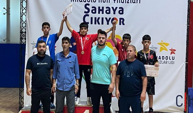 Hakkarili Güreşçiler Muş’tan 6 Madalya ile Döndü