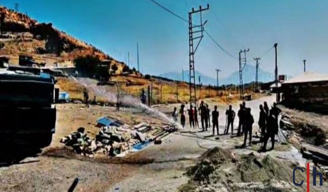 Hakkari’de TOMA, İnşaata Su Taşıdı