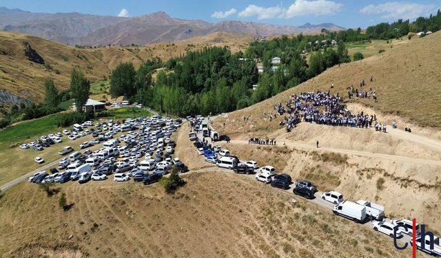 Hakkari'de Kazada Hayatını Kaybeden Sultanoğlu ailesi fertleri defnedildi